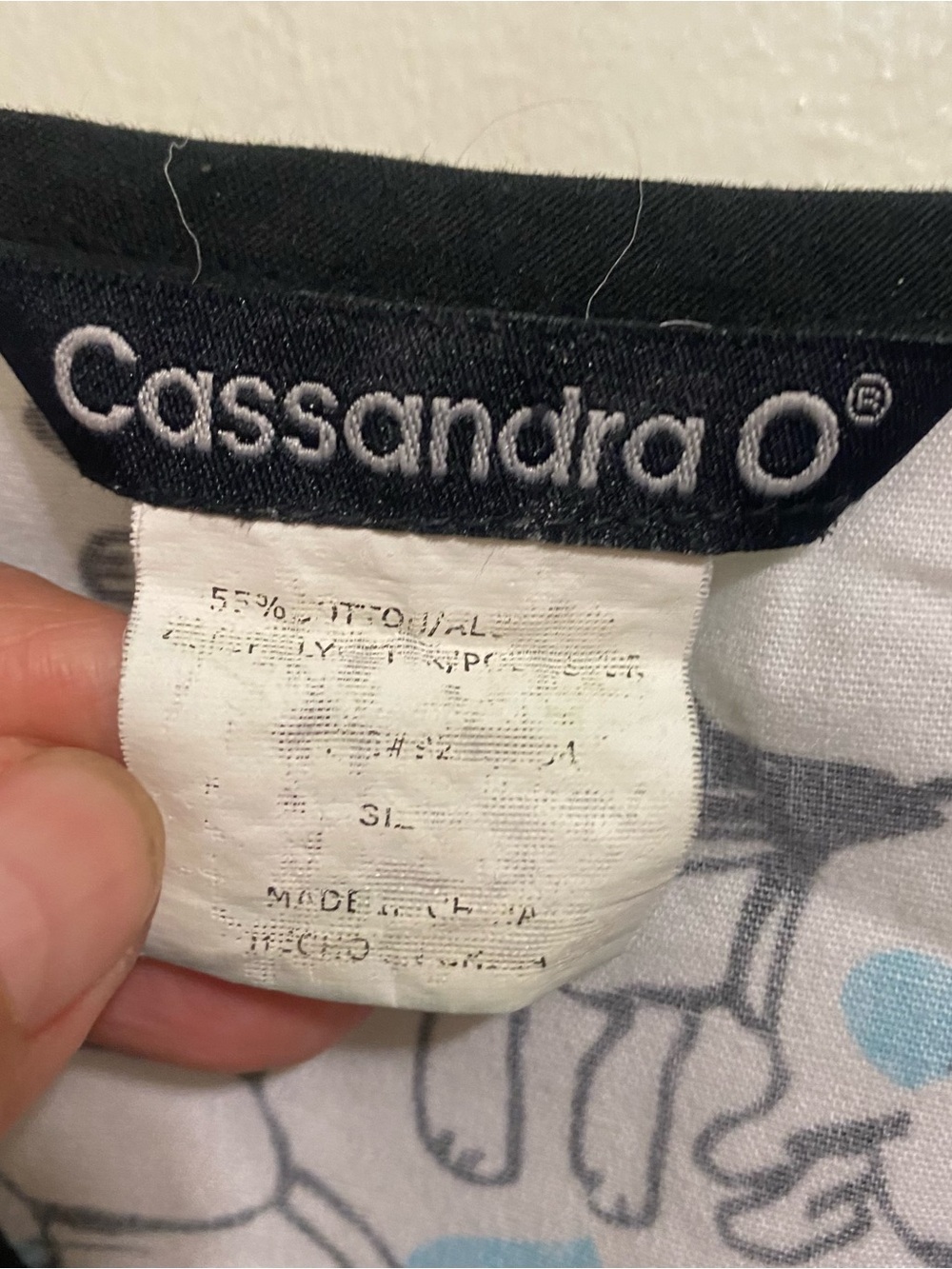 Cassandra O Womens L Large 44” Scrub Top Cats & Dogs White Blue Black Print Vet - Picture 2 of 6